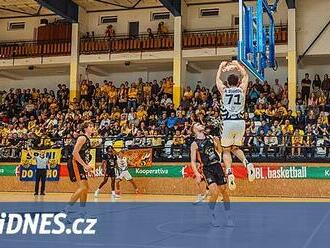 Písečtí basketbalisté dominovali v jihočeském derby a dál vedou ligu