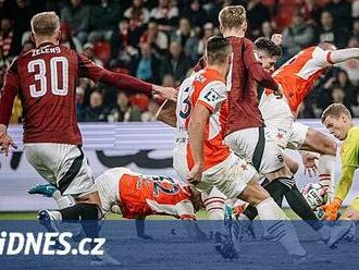 Slavia má po třetině ligy o čtyři body víc než loni, skokanem je Jablonec