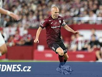 Iniesta ve čtyřiceti ukončil kariéru. Hra pokračuje, napsal geniální záložník