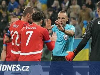 Ruka, cože? nechápal Krejčí. Kam ten fotbal spěje, divili se fotbalisté