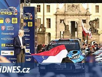 Prezident Pavel zahájil světovou rallye v Česku, pak kraloval legendární Ogier