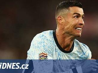 Ronaldo si za rok vydělá přes šest miliard, žádný fotbalista nevykope víc