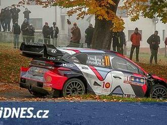 Skrz vísky na jihu Čech byl nejrychlejší Neuville, rallye se přesouvá za hranice