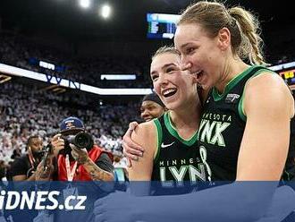 Minnesota oslavuje Carletonovou. Až pátý zápas rozhodne o vítězkách WNBA