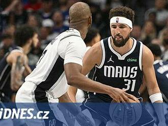 Thompson začal v Dallasu rekordem, šampioni z Bostonu uspěli i podruhé