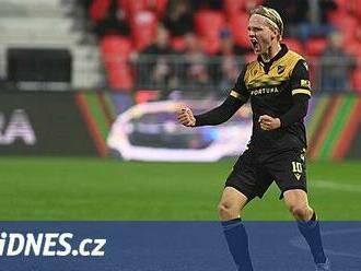 Pardubice - Baník 2:3, dlouhé nastavení, v jeho úplném závěru rozhodl Šín