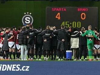 Sparta dala Brnu čtyři góly, dál jde v poháru i Plzeň, Liberec a Slovácko končí