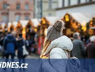 Je libo štolu, piroh nebo lokše? Na adventní trhy k sousedům se vyplatí jet vlakem