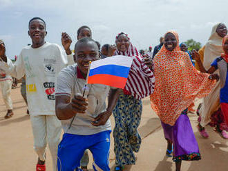 Po prevrate sa Niger začal vysporadúvať s koloniálnou minulosťou. Francúzske názvy ulíc i pamiatok miznú