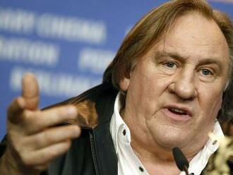 Depardieu pre chorobu žiada o odklad súdneho procesu v prípade sexuálneho útoku