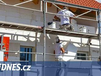 Přílišná sázka na soláry. Češi renovují bydlení špatně