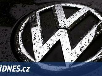 Volkswagen drtí vysoké náklady. Provozní zisk společnosti klesl o 42 procent