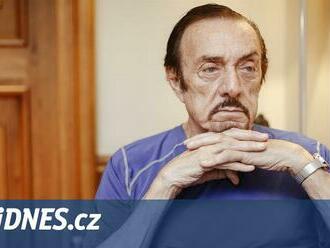 Zemřel psycholog Zimbardo, jehož vězeňský experiment se vymkl kontrole