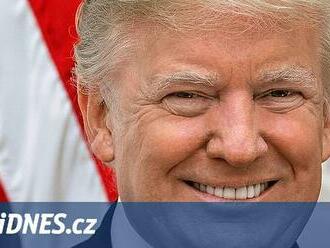 Kdyby Čína napadla Tchaj-wan, omluvil bych se Pekingu a uvalil cla, řekl Trump