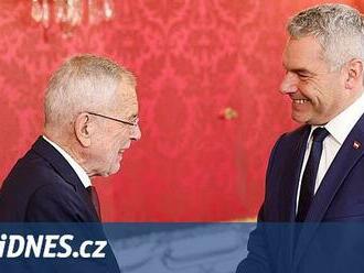 Rakouský prezident pověřil sestavením vlády kancléře Nehammera, FPÖ obešel