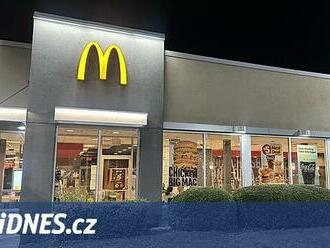 Z hamburgerů McDonald’s se v USA přiotrávilo 49 lidí, jeden člověk zemřel