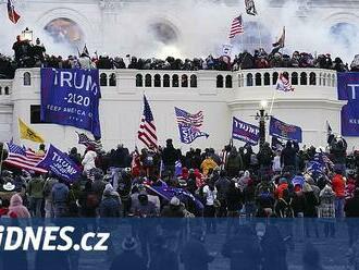 Scénář Trumpova převratu. Sám volby zvrátit nedokáže, ale cestu by si našel