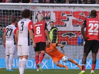 Hradecký sa zapísal do histórie Bundesligy. Bochum bez Bera opäť vyšiel naprázdno, Kane mal svoj gólový deň