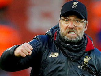 Zbláznil si sa? Si obyčajný pokrytec, ktorého si kúpil korporát. Klopp reaguje na kritiku rozhnevaných fanúšikov