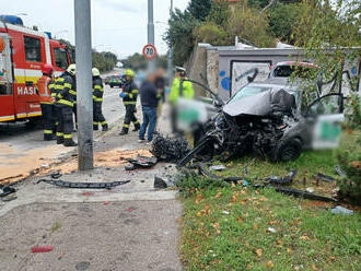 Hrozivá nehoda v Bratislave: Zrazili sa dve autá, zomrela chodkyňa