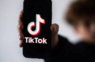 Takto pripraví umelá inteligencia ľudí o prácu. TikTok kvôli nej prepúšťa stovky zamestnancov