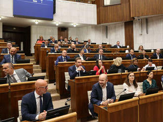 Októbrový prieskum SANEP: Smer vedie, PS je tesne za ním. Kľúčom k zostaveniu koalície zostáva Hlas