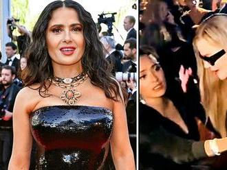 Salma Hayek položila ruku na Nicole Kidman: Nastal rozruch! ŠKRIEPKA hviezd na červenom koberci?