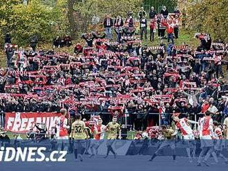 Benátky, dejte jim bůra! O fanklubu, sudech i slávistické Tribuně kopec