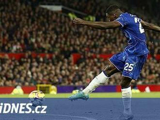 United doma remizovali s Chelsea, Tottenham otočil duel s Aston Villou