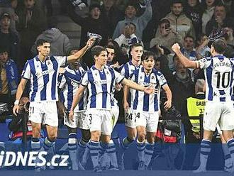 Prohrál v Plzni, ale doma svalil favorita. Real Sociedad v lize zaskočil Barcelonu