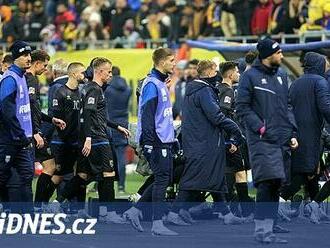 Kosovští fotbalisté opustili hřiště po prosrbském skandování, zápas se nedohrál