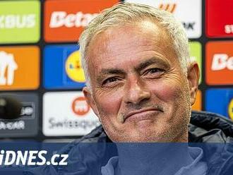 Mám jen patnáct hráčů, řekl Mourinho. Slavii chválil, ligu prý snadno vyhraje