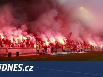 Za choreo pochvala, kvůli pyru pokuta. Slavia zaplatí za fanoušky 350 tisíc