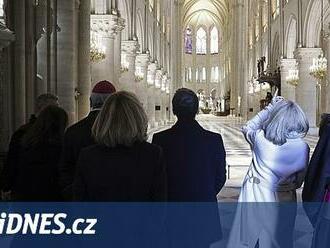 První snímky opravené katedrály Notre-Dame. Přišel Macron, otevře se za týden