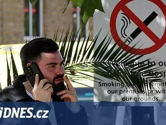 Brusel stupňuje tažení proti kouření. E-cigarety chce omezit jako ty klasické