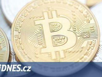 Bitcoin se cestou k hranici 100 tisíc dolarů prudce propadl. Analytici uklidňují