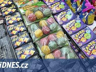 Tesco letos nenabídne zábavní pyrotechniku. Vyhnou se jí i online supermarkety