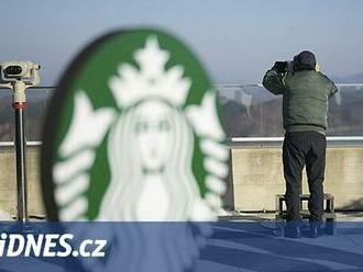 Kafe s rudým výhledem. Starbucks otevřel pobočku přímo na hranici s KLDR