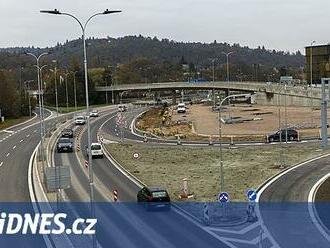 Dopravně sevřené Brno si oddechne. Silničáři opět zprůjezdňují hlavní tahy