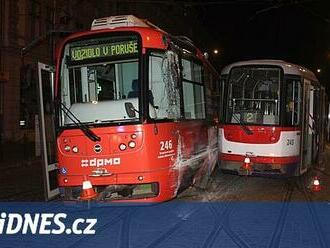 V Olomouci vykolejila tramvaj a narazila do druhé. Škoda je za milion