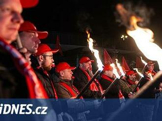 Zavírání fabrik se VW nevyhne. Odboráři zbrojí k velkému boji