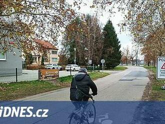 Na nábřeží omezili kvůli bezpečnosti rychlost, část cyklistů dál jezdí po chodníku