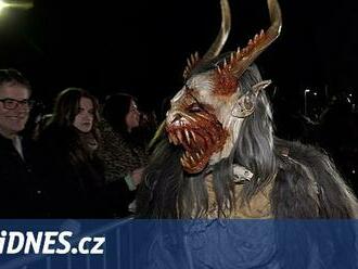 VIDEO: Krampusáci v Praze. Rohaté příšery děsily hříšníky na Výstavišti