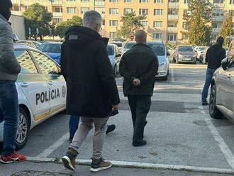 Prípad policajného násilia: Šutaj Eštok aj polícia hovoria o vyvodení zodpovednosti. Súd rozhodne o väzbe pre policajta