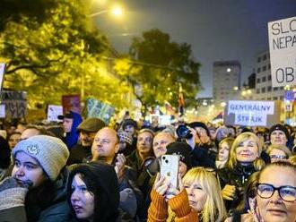 Na opozičný protest v Bratislave prišlo 17-tisíc ľudí. Korčok z pódia poslal vláde odkaz