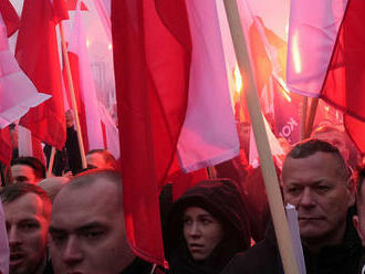 Poľsko si pripomína deň nezávislosti, vo Varšave pochodovali nacionalisti