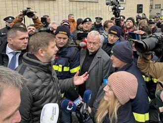 Pre nízke platy či byrokraciu protestovali v Prahe stovky policajtov i hasičov