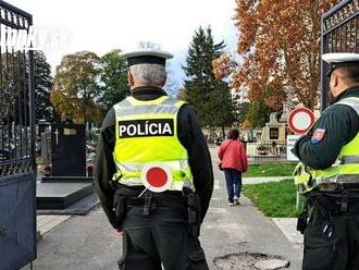 Polícia si na Dušičky pripomenula kolegov, ktorí zahynuli pri výkone služby