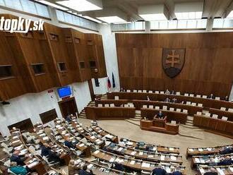 Poslanci sa vrátia do lavíc v pondelok: Schôdza trvá už tretí týždeň