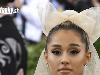 Ariana Grande sa už na seba NEPODOBÁ: Vychudnutá na kosť!